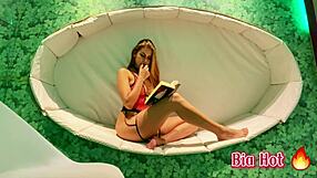 enquanto eu lia aquela história safada, bati uma siririca e gozei gostoso