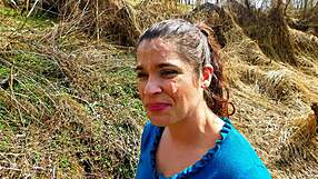 Passeggiata pubblica con sborra mi lascia umiliata con sperma in faccia nella vergogna