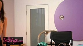 mom guides jenna sativa and lynn vega in pre-scene girl-on-girl licking