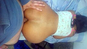 que divino el culo de mi hijastra, mucho mejor que el de su madre