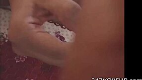 chubby mature babe masturbates live on cam