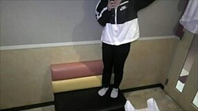 禁断の場所でハラハラしながらhをしてしまう変態カップルの熱い日