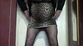 Bisexual Crossdresser Craves Pee Taste