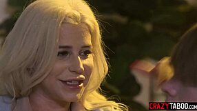 Буст уверенности от блондинки с большими сиськами милф мачехи Спенсер Скотт, Спайки Ди обожал 😍