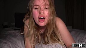 Hele, tahle vysokoškolská teenka 18+ dostala mozek vyfouknutý tvrdou akcí!