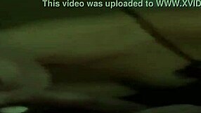 Gorąca azjatycka dziewczyna obnażona w domowym filmie