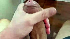 Crezi că pula mea pare suficient de mare?