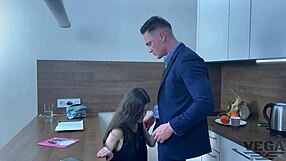 继兄和丰满继妹偷偷激烈做爱