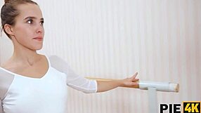 Wow, nézd ezt a balerina tinédzser 18+ piszkosul creampie-t kap!