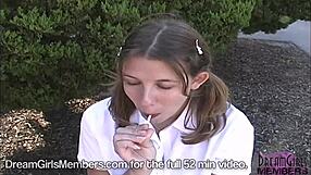 야, 이 팬티 안 입은 대학생 봐?