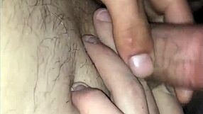 ugh, nem hiszem el, hogy ez a kövér transzvesztita ilyen keményen barebackelve... ez egyszerűen vad, tudod!