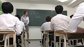 Sınıfta kendini tutamıyor musun?