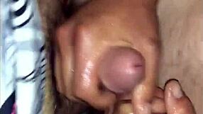 ugh, nem hiszem el, hogy ez a kövér transzvesztita ilyen keményen barebackelve... ez egyszerűen vad, tudod!