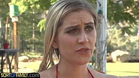 חובבנית מפתה את אבא חורג שחור לרכיבה חוצות! היא מפתה אותו בתנוחת מיסיונר בסצנה מציאותית פרועה.