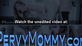 أم زوجة آسيوية صدرها صغير تشعر بالحظ في قذف على وجهها ونيك قاسي