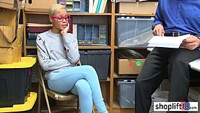 Siyah Genç 18+ Hırsızlık Yaparken Sert Polis Tarafından Yakalandı