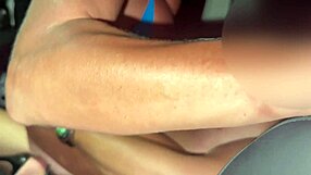 Vídeo amateur real en el coche pareja folla en el parking sexo en publico tetas perfectas