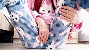 hot skinny teen 18+ masturbate shaved pussy cum 😩