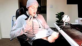 yo, i'm just masturbating while chatting dirty on the phone with my girl