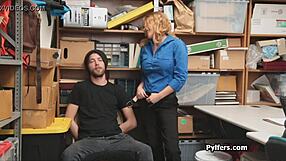 Lucky thief spies and fucks horny milf security guard