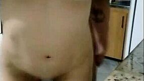 comendo buceta enquanto prendo braços da putinha