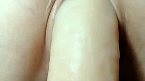 ว้าว ดูฉันสอด dildo ยักษ์เข้าแล้วระเบิดจุดสุดยอด!