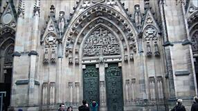 Explore inside prague castle with czech tourist