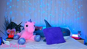 Does sweet alice finger her ass to orgasm?