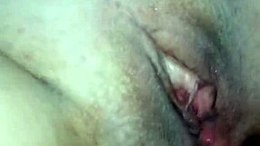 Fodendo e gozando no cu da novinha