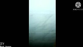 Vizinha Chama no Portão e Pede Pau Amigo no Sofá