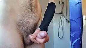 watch this twink masturbate to a big cock cumshot in the bath?