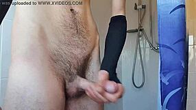 watch this twink masturbate to a big cock cumshot in the bath?