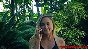 19 år gammel babe hårdt kneppet af vanvittig nabo-sex