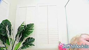 Super Hot Curvy Mary Loves Dildo Fucking Her Big Ass