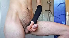 watch this twink masturbate to a big cock cumshot in the bath?