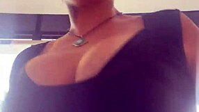 Training at the gym, my tits bounced out! I got so wet from the scene, dripping with desire!