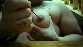 Tette e cacciavite bdsm play