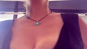 Training at the gym, my tits bounced out! I got so wet from the scene, dripping with desire!