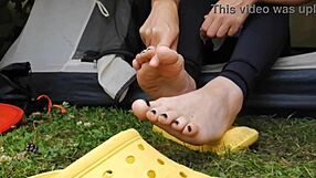 I wipe my dirty feet with a napkin for four minutes in leggings toes milf mother in law sexy fetish camping legs