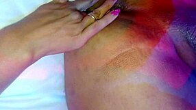 Me mete un consolador por atras y me gusta