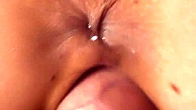 Pov creampie pingando da buceta depilada em close-up