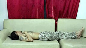 oye hermanastro quieres que te chupe la polla sexo casero con hermanastra jovencita