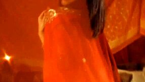 indian lover prepares body for sensual dance
