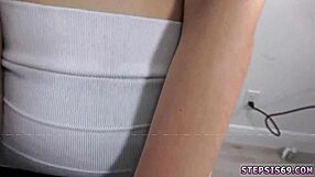 Does this blonde teen cum in her pussy?