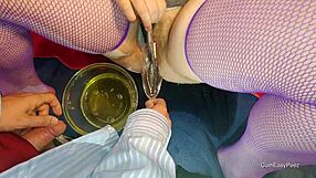 Aus nächster Nähe Cum und Piss Play Action!