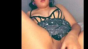 latina uses dildo and cums creamy twice