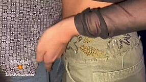 Mel khalifa vai quase pelada pra balada e chama aten��o de todos