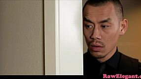 מילף גלאם משחקת בצעצועים לפני רכיבה חזקה על זין