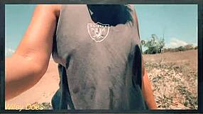 Vaimo haaste: vilauttaa sivutissejä julkisella penkillä wau!