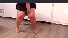 i love watching bbw pawg tease with her feet